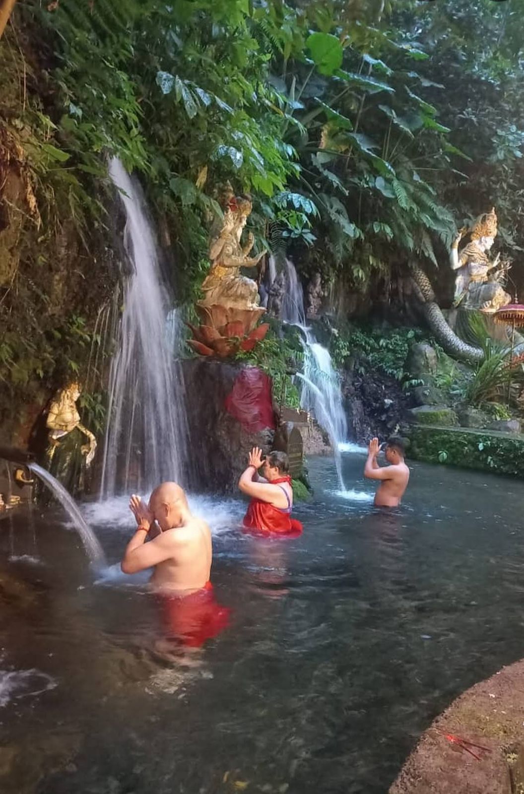 Jatiluwih: purification ceremony with holly water including lunch