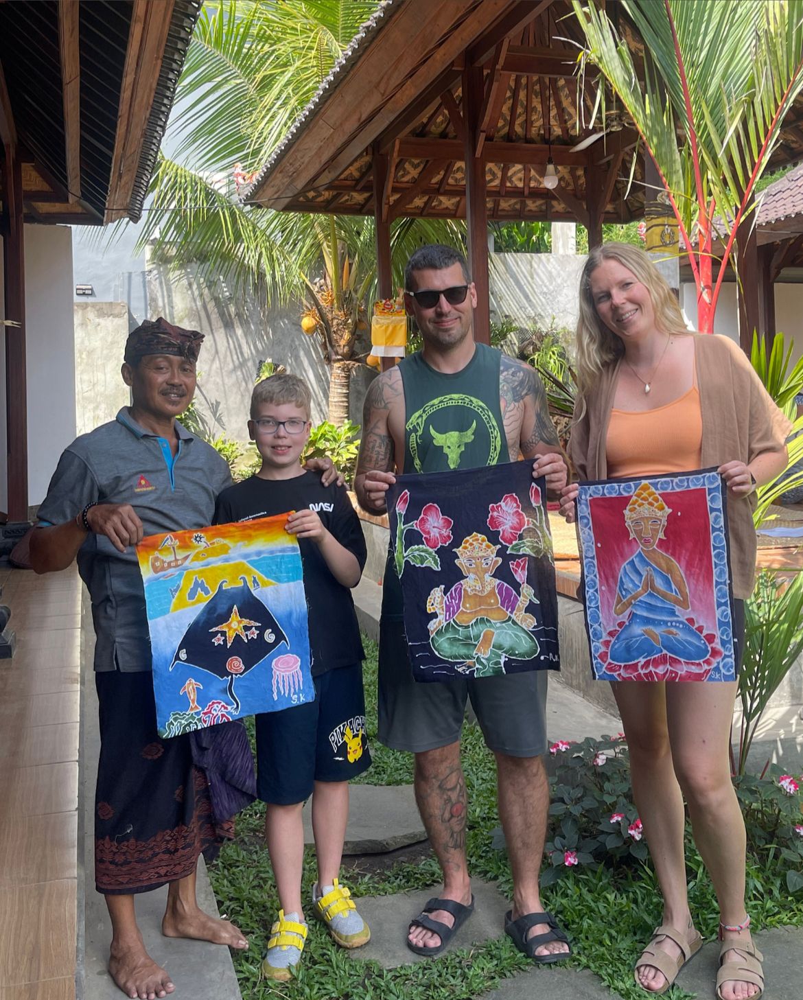 Ubud: Balinese Painting Class with Local Artist & Canvas